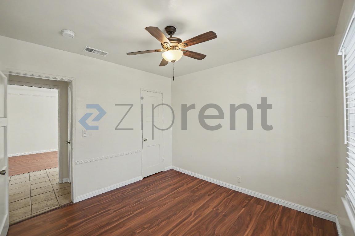 Building Photo - Unit