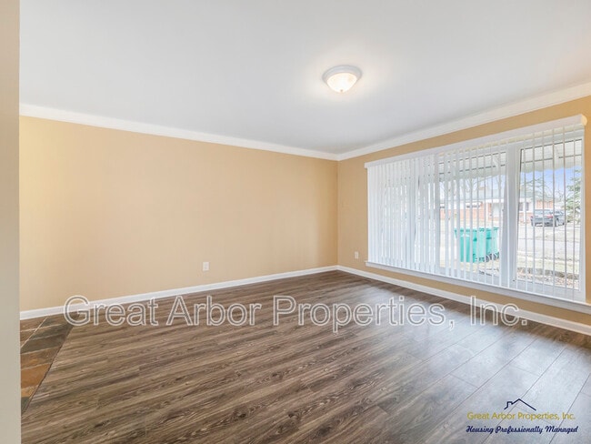 Building Photo - 1088 Studebaker Ave