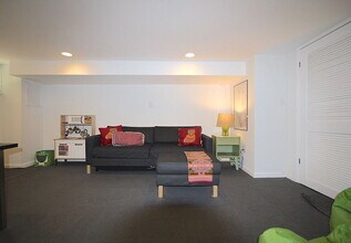Building Photo - 3-Bed in the Heart of Washington, D.C. – Spacious 1996 Sq Ft with 2 Full Baths!"