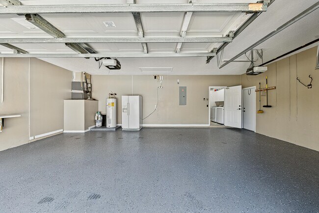 Building Photo - 12325 Cascades Pointe Dr