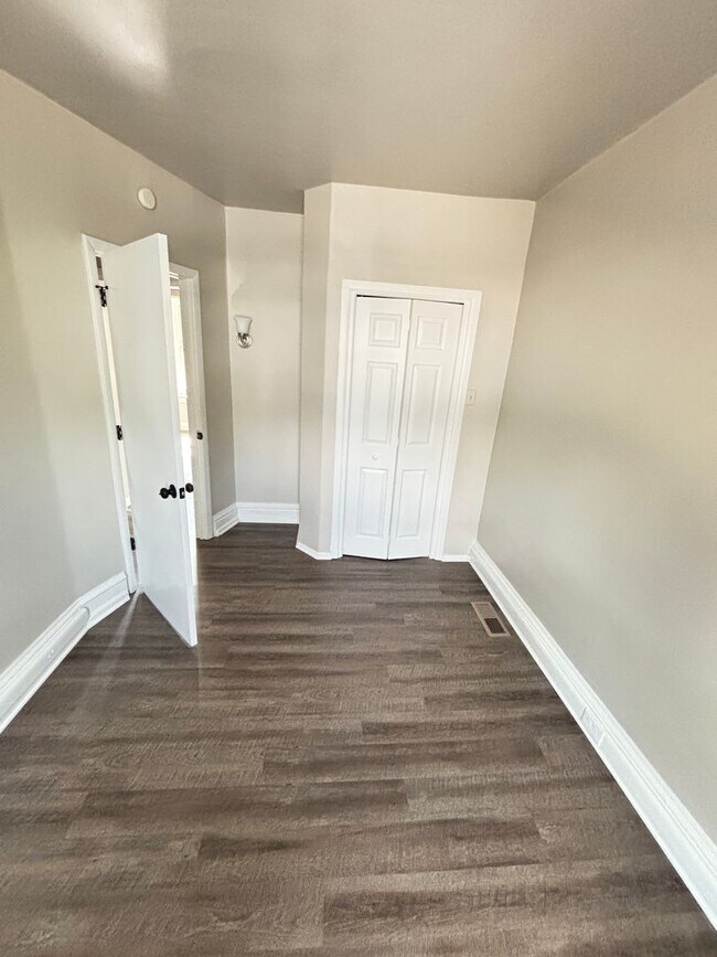 Building Photo - 2 BR Home Available in Catasauqua, PA