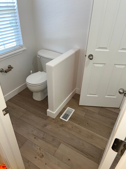Main upstairs bathroom - 1411 E 6175 S