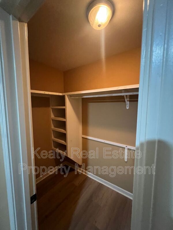Building Photo - 1510 S Patout St