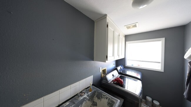 Building Photo - 3 Bed 2 Bath - Ideal Location - Pet Friendly - NAS Whidbey