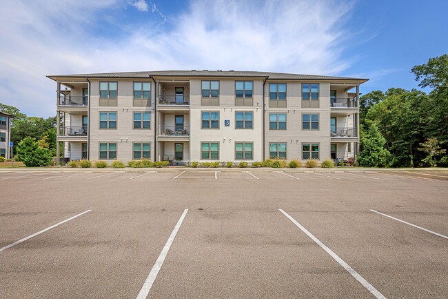 Building Photo - Coastal living right in the middle of Ocea...