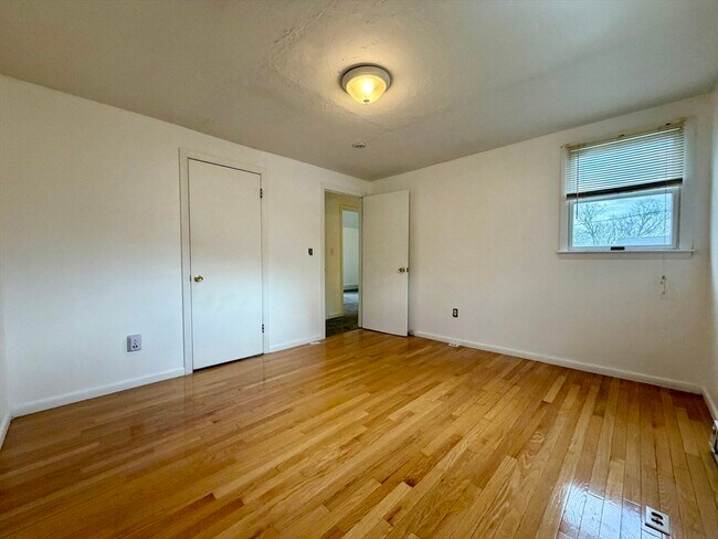 Building Photo - 98 W Spring St