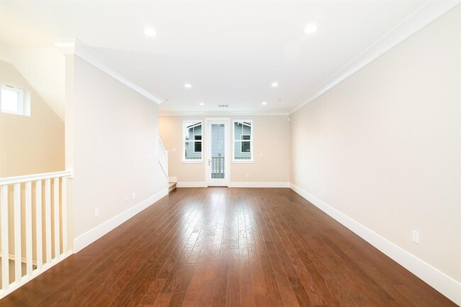 Building Photo - NEWER HOME -4 BED, 3.5 BATHS, 2 CAR GARAGE DOWNTOWN LIVING