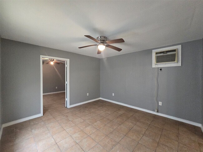 Building Photo - 3231 Angelfish Cove