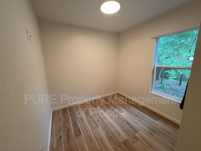 Building Photo - 11330 NE 66th Ln