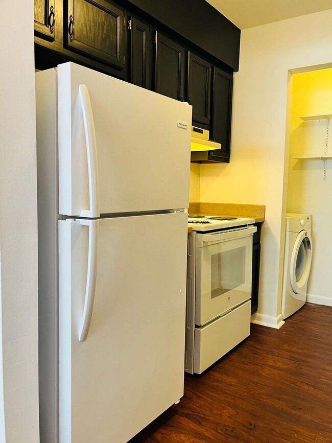 Building Photo - 2BR Townhome in N Raleigh