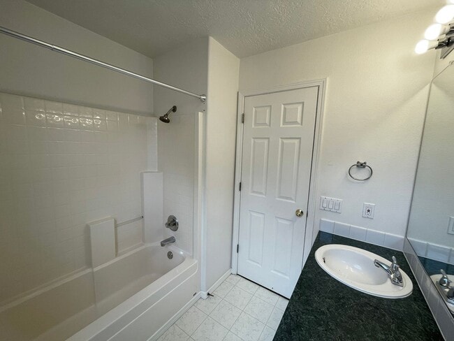Building Photo - Fantastic Bethany Home with Attached Garag...