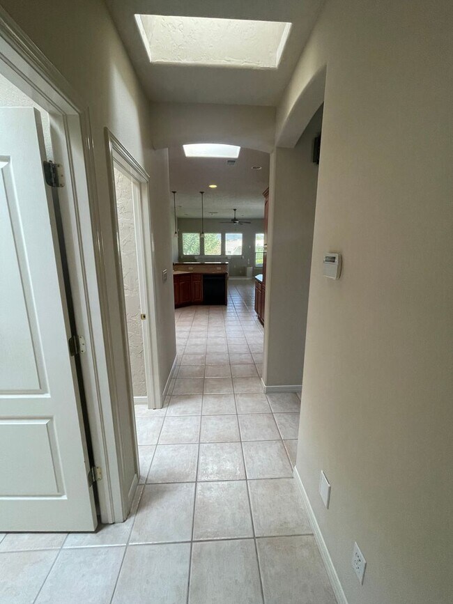 Building Photo - Gorgeous Home in Sonoma Ranch off Golf Club Rd!