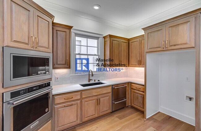 Building Photo - 1418 Windrose Dr