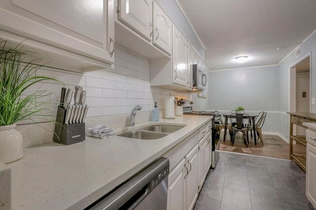 Building Photo - 8327 Lowell Ave