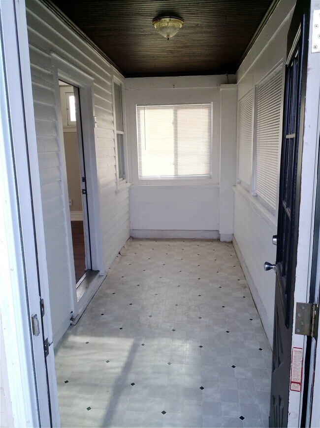 Building Photo - 6118 Vermont Ave