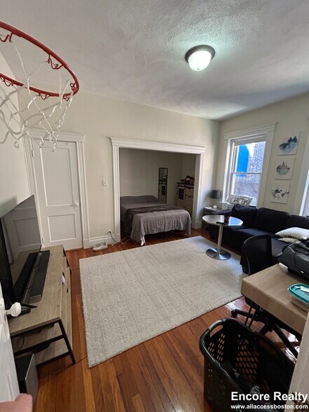 Building Photo - 5 Walbridge St