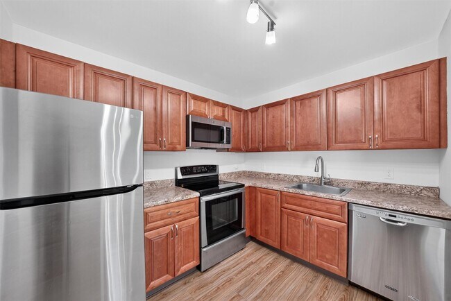 Building Photo - 16 Scarborough Ln