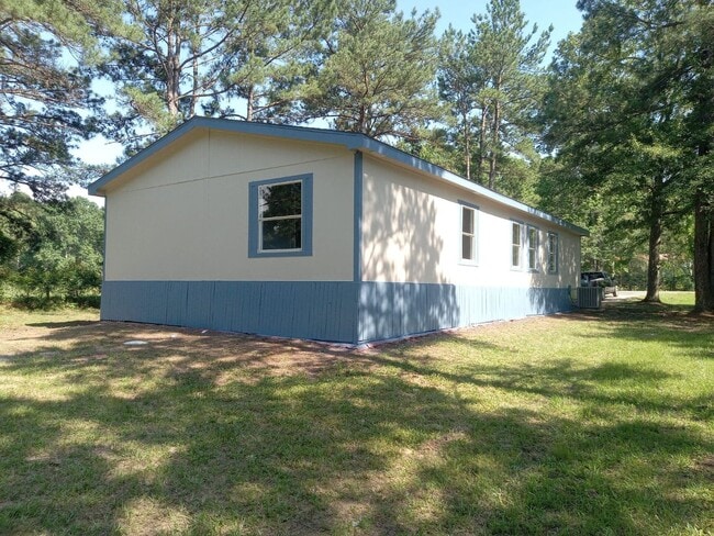 Building Photo - Be part of this cozy community at Roy Harris Loop