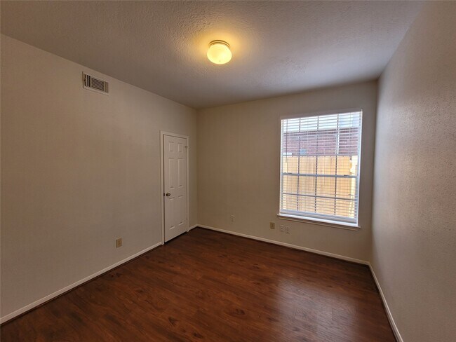Building Photo - 17403 Canyon Knoll Dr