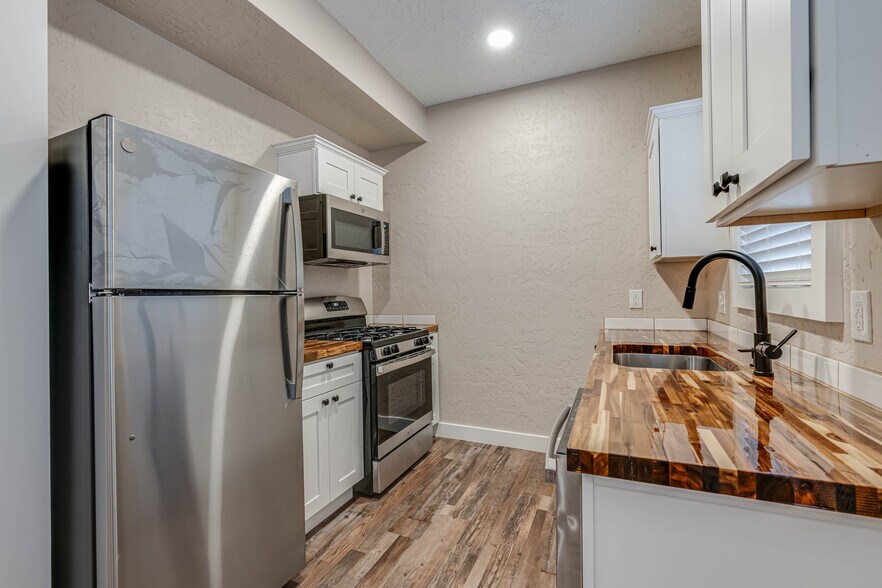 Kitchen - 316 W Cypress St