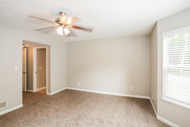 Building Photo - 10862 Geist Woods Ln