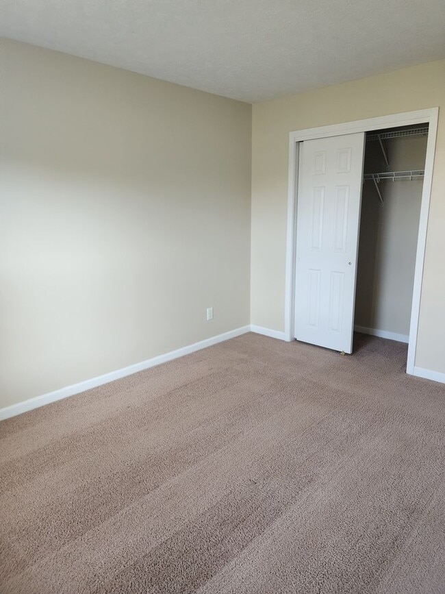 Building Photo - Willow View Townhouses