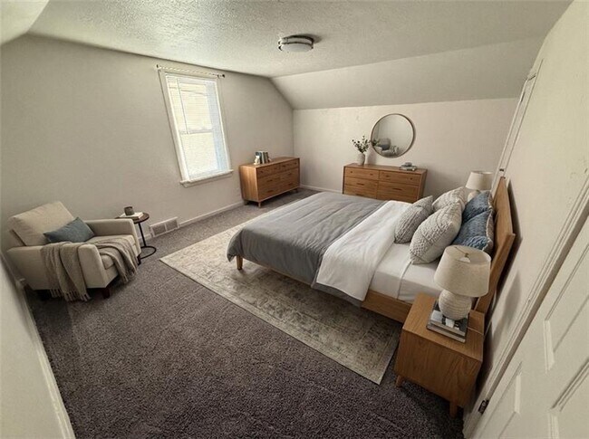 Building Photo - 710 Locust St