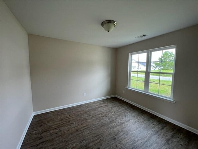 Building Photo - 119 Roswell Dr W
