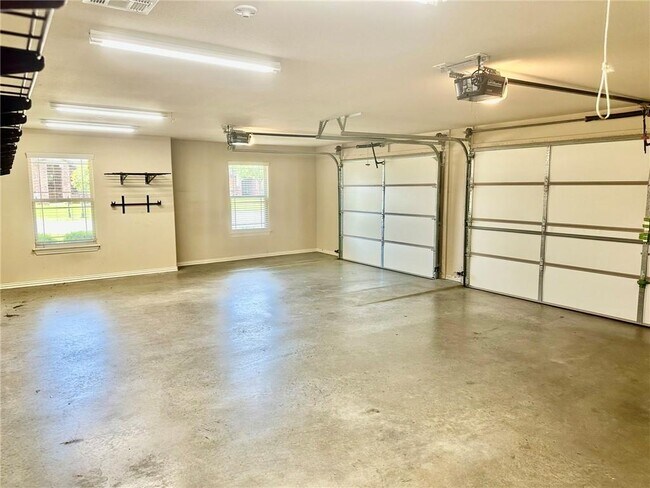 Building Photo - 5811 S 67th St