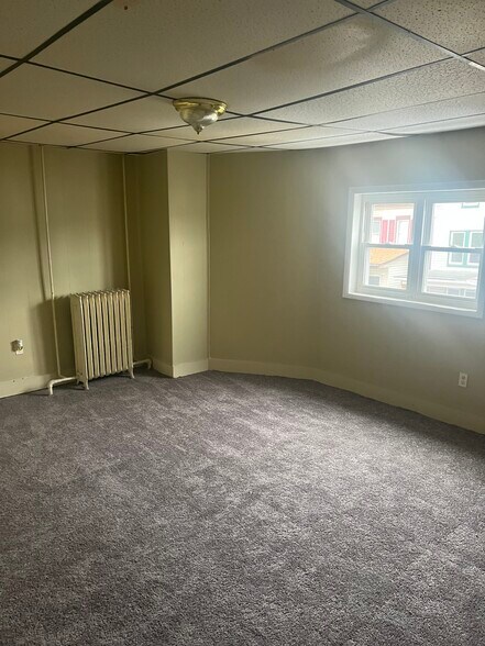 Building Photo - 823 1st Ave