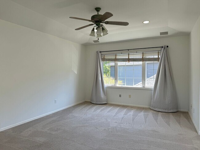 Building Photo - 27171 SE 25th Pl