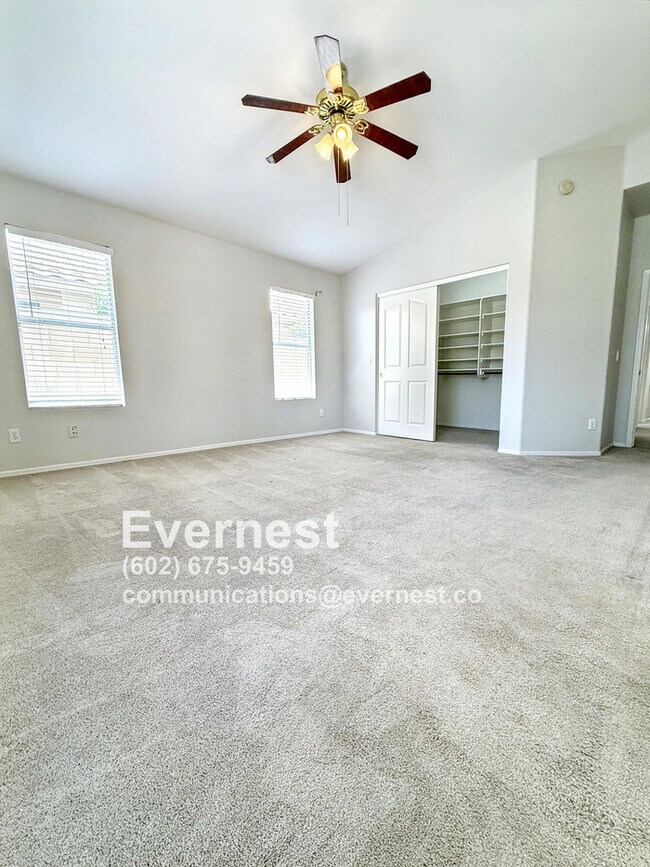 Building Photo - 3-Bedroom Home Near Schools and Everyday E...
