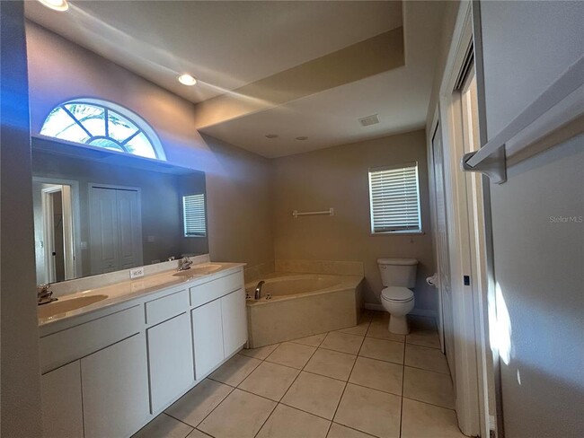 Building Photo - 5746 Brickell Dr