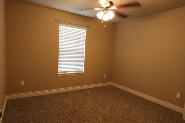 Building Photo - 5811 Mahon Dr