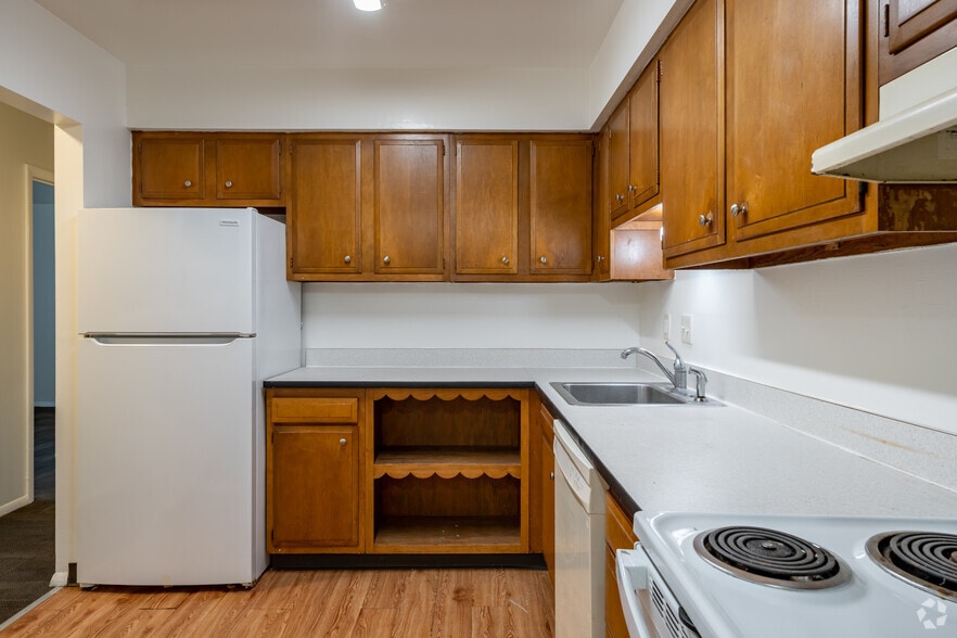 Primary Photo - The Poplars Apartments