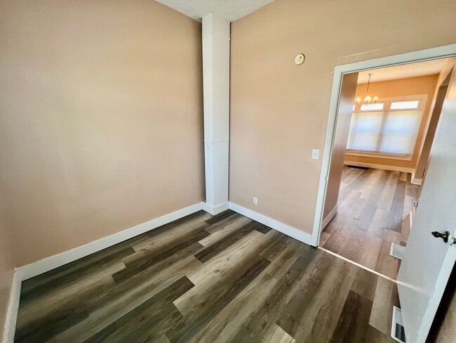 Building Photo - 719 W Jefferson St