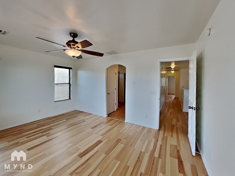 Building Photo - 9977 E Emberwood Dr