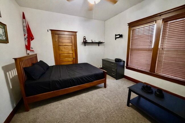 Building Photo - 422 5th St NW