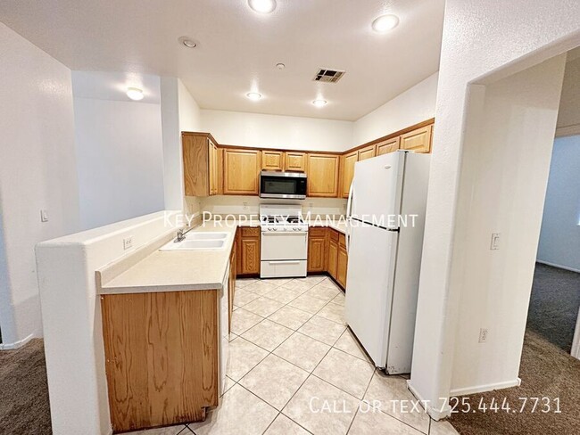 Building Photo - TRI-LEVEL 3 BEDROOM, 2.5 BATH TOWNHOME IN ...