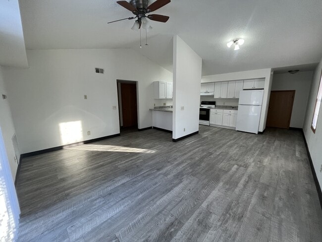 Building Photo - 2310 Valley Rd