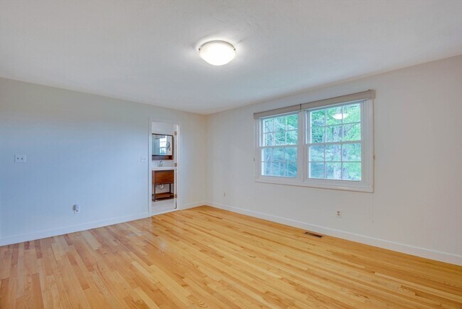 Building Photo - 107 Farm St