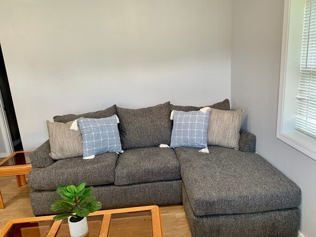 Building Photo - FURNISHED RENTAL