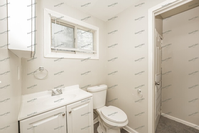 Building Photo - 1992 Oxford St