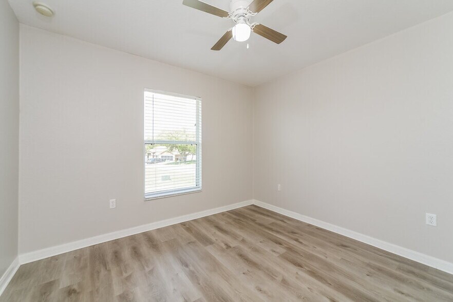 Building Photo - 8364 Greystone Dr