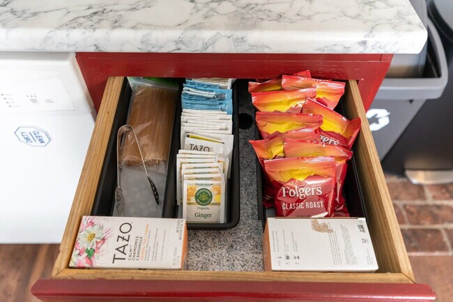 Building Photo - 38 Exeter Rd