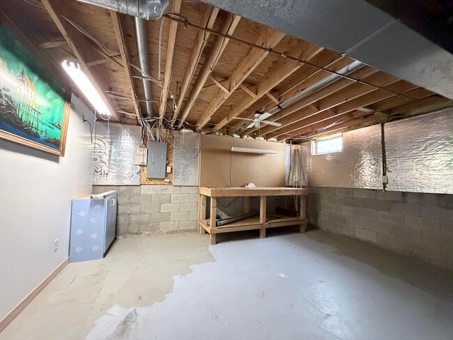 Building Photo - 9135 Windy Creek Dr