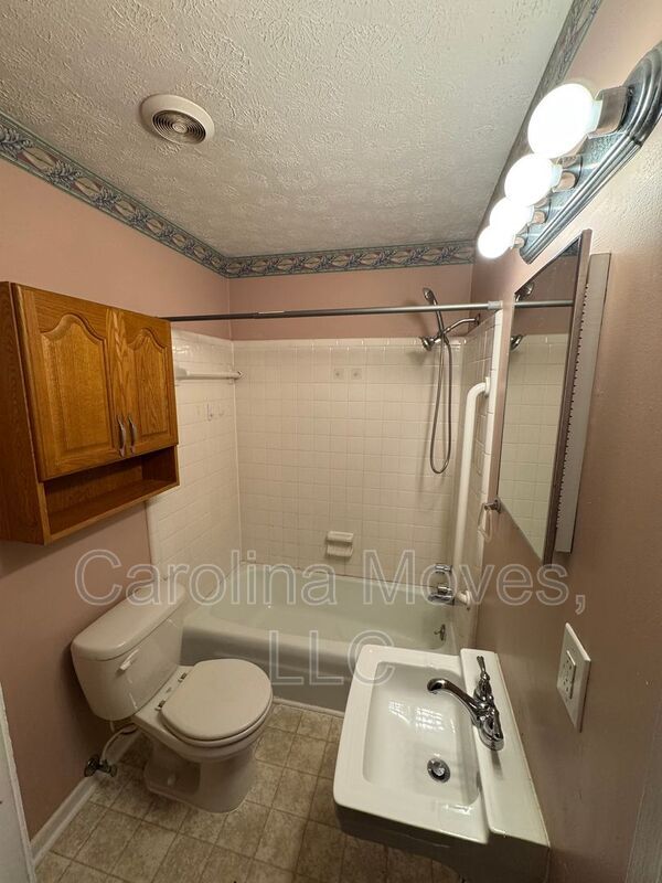 Building Photo - 115 Wardview Ave