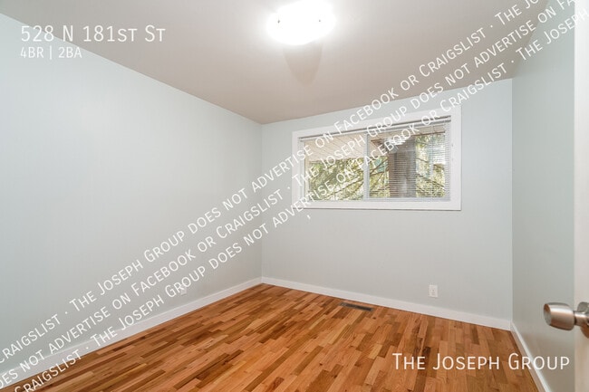 Building Photo - 528 N 181st St