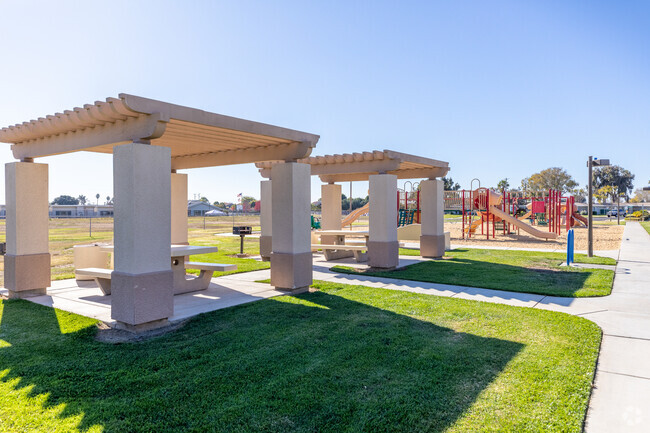 Picnic Area - Pacific View - Military Housing