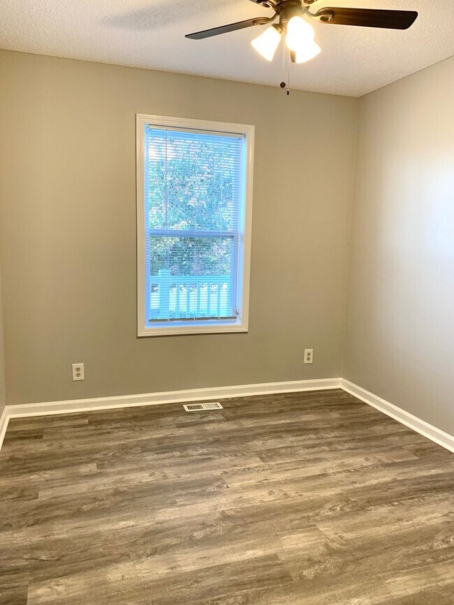 Building Photo - 1936 Timberline Cir